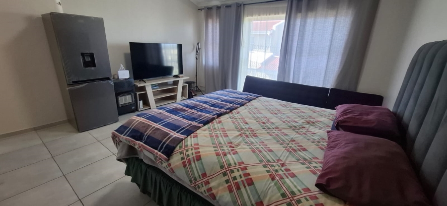 To Let 1 Bedroom Property for Rent in Oakglen Western Cape